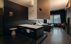 Carbon Hotel